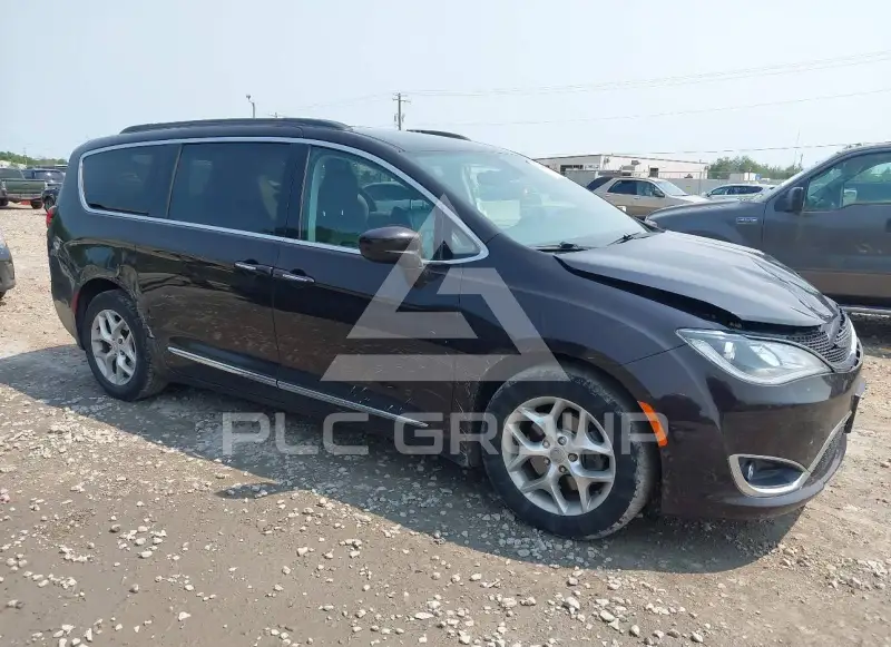 2017 Chrysler PACIFICA photo