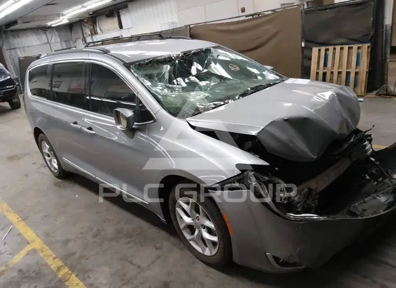 2017 Chrysler PACIFICA photo