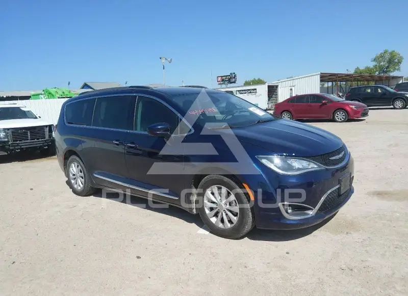 2017 Chrysler PACIFICA photo