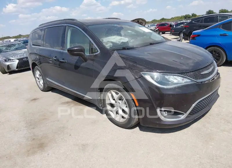 2017 Chrysler PACIFICA photo