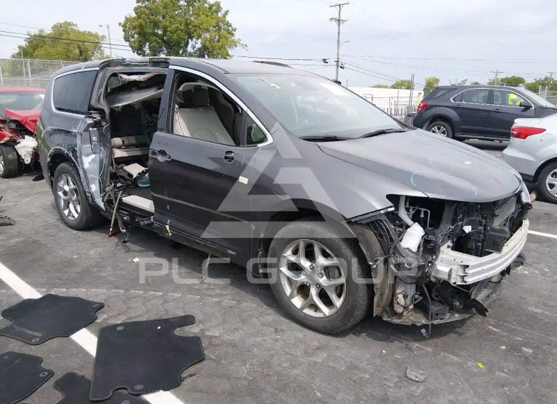 2017 Chrysler PACIFICA photo