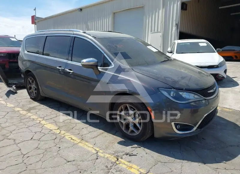 2017 Chrysler PACIFICA photo