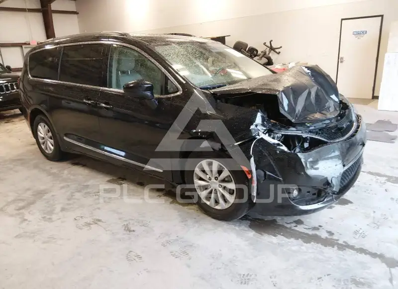 2017 Chrysler PACIFICA photo
