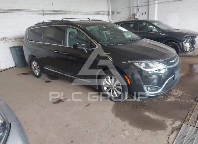 2017 Chrysler PACIFICA photo