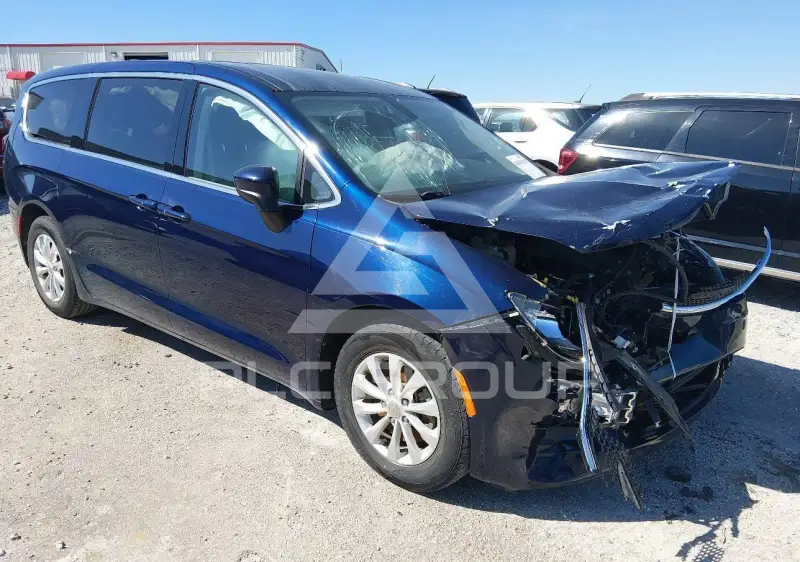 2017 Chrysler PACIFICA photo