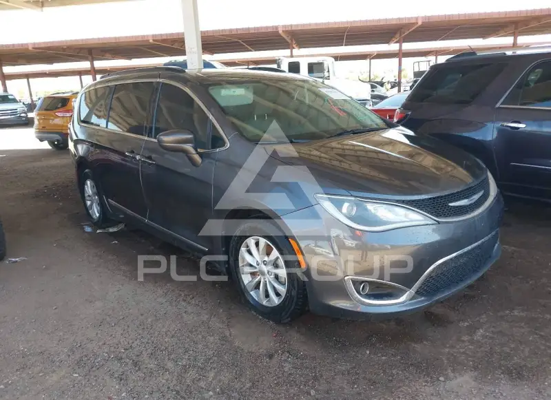 2017 Chrysler PACIFICA photo