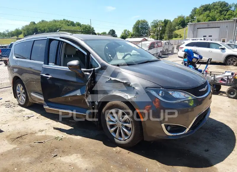 2017 Chrysler PACIFICA photo