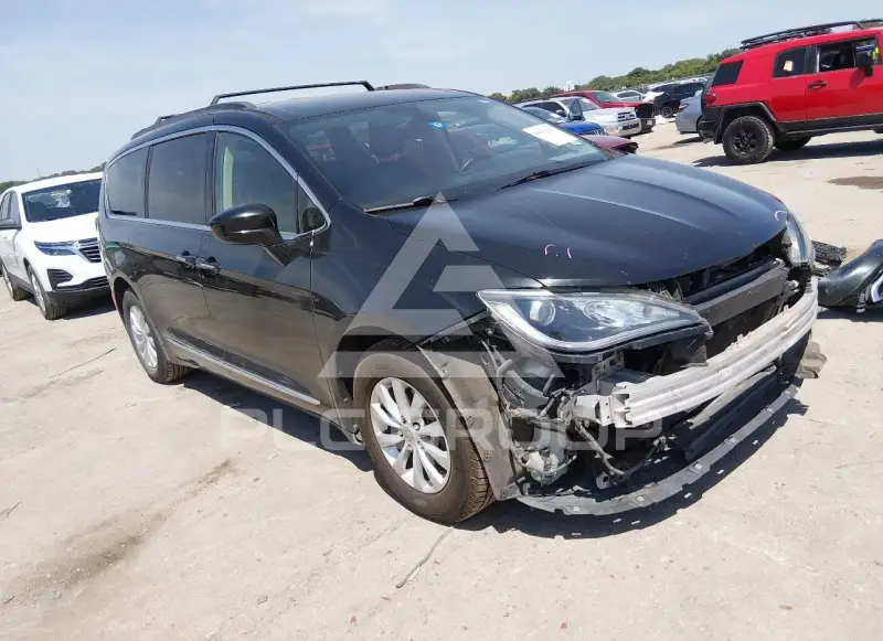 2017 Chrysler PACIFICA photo
