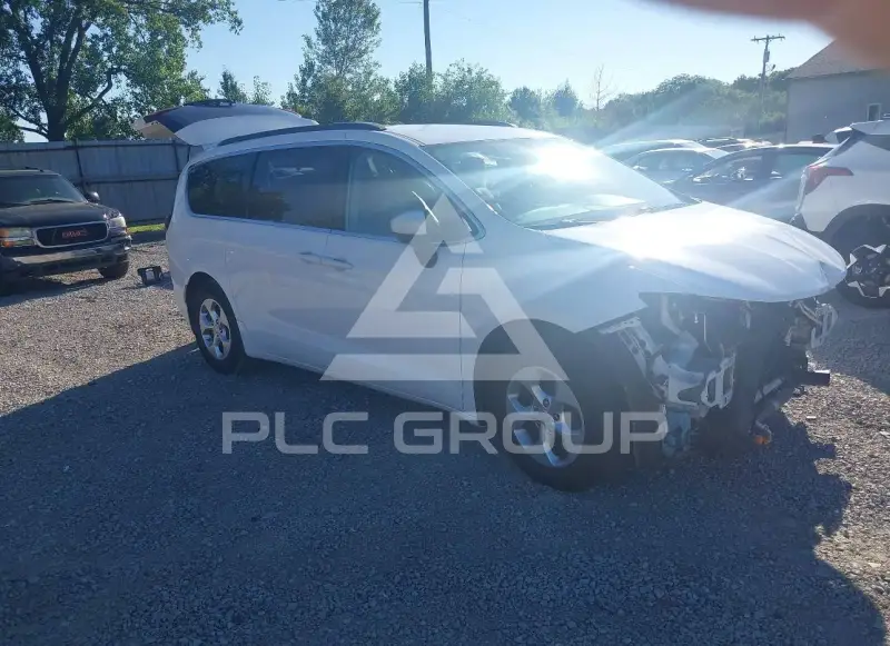 2017 Chrysler PACIFICA photo