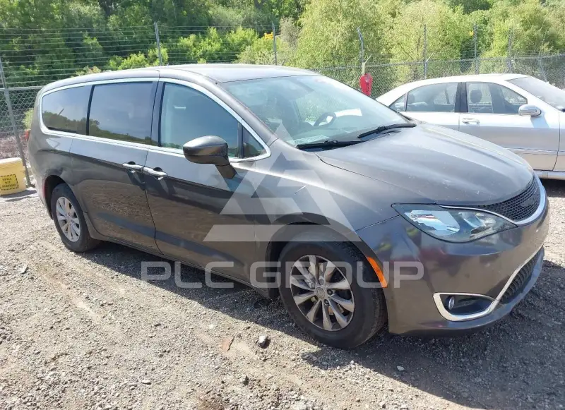 2017 Chrysler PACIFICA photo