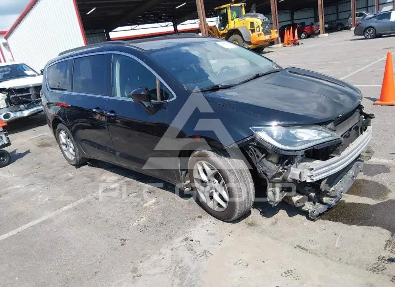 2017 Chrysler PACIFICA photo