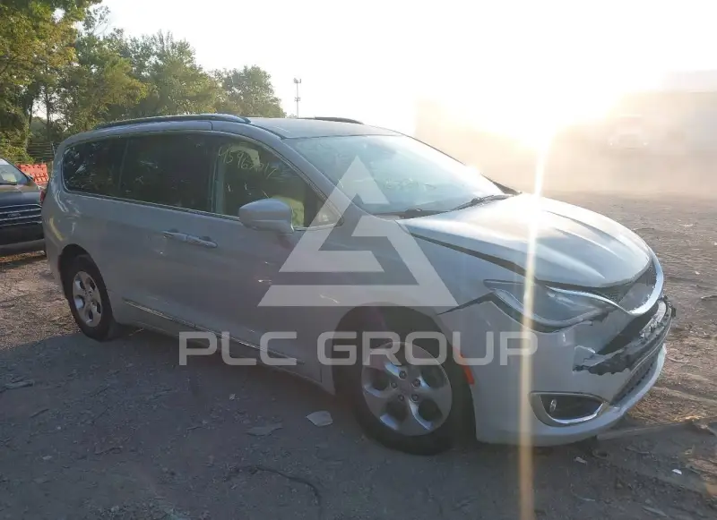 2017 Chrysler PACIFICA photo