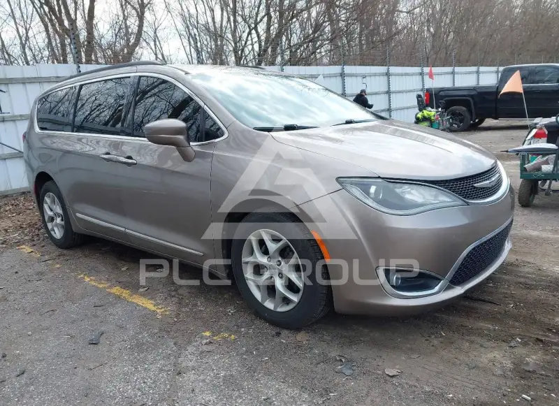 2017 Chrysler PACIFICA photo