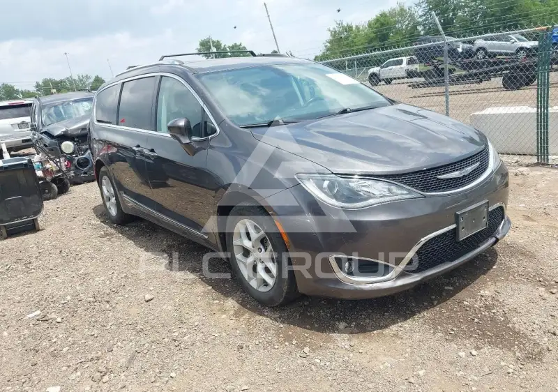 2017 Chrysler PACIFICA photo