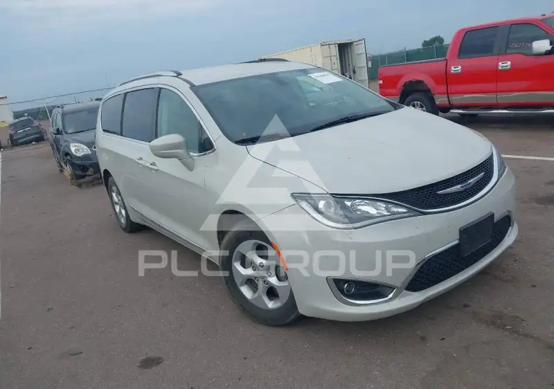 2017 Chrysler PACIFICA photo