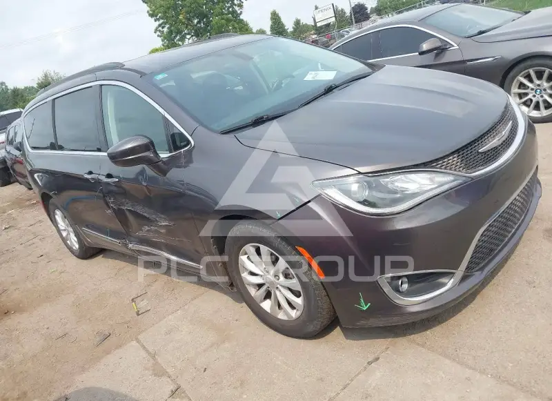 2017 Chrysler PACIFICA photo