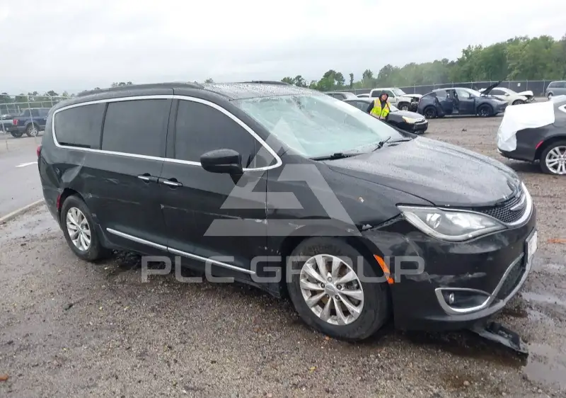 2017 Chrysler PACIFICA фото