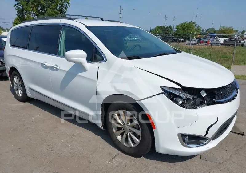 2017 Chrysler PACIFICA photo