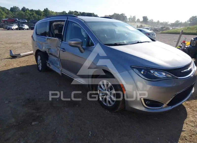 2017 Chrysler PACIFICA photo