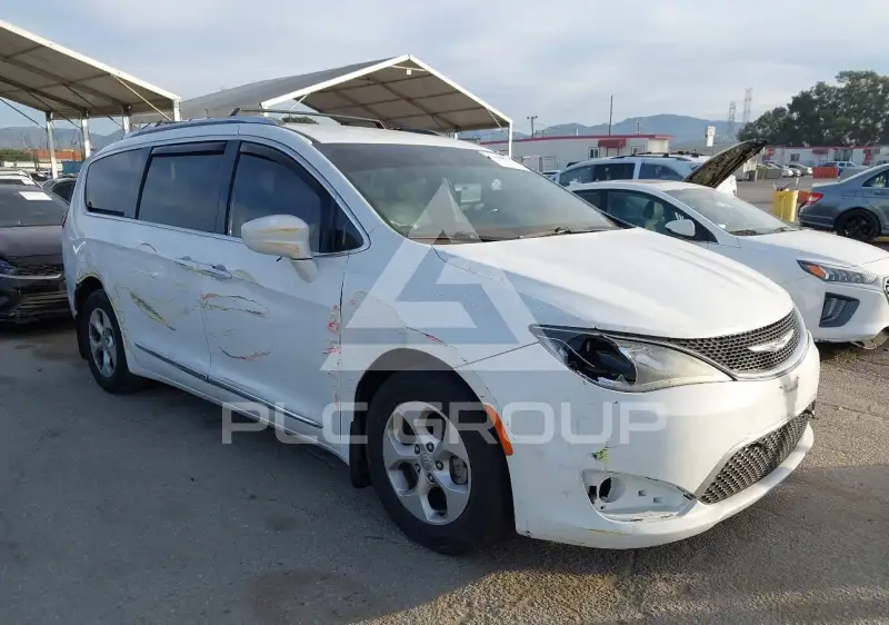 2017 Chrysler PACIFICA photo