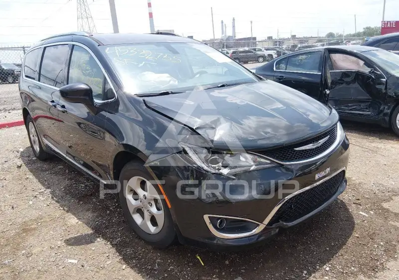 2017 Chrysler PACIFICA photo
