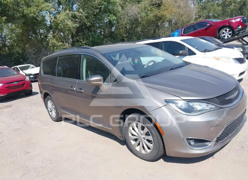 2017 Chrysler PACIFICA photo