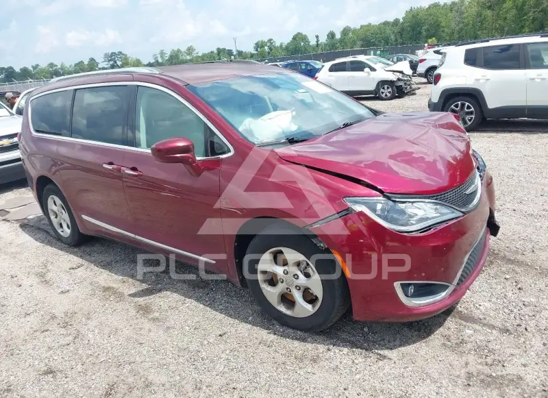 2017 Chrysler PACIFICA photo