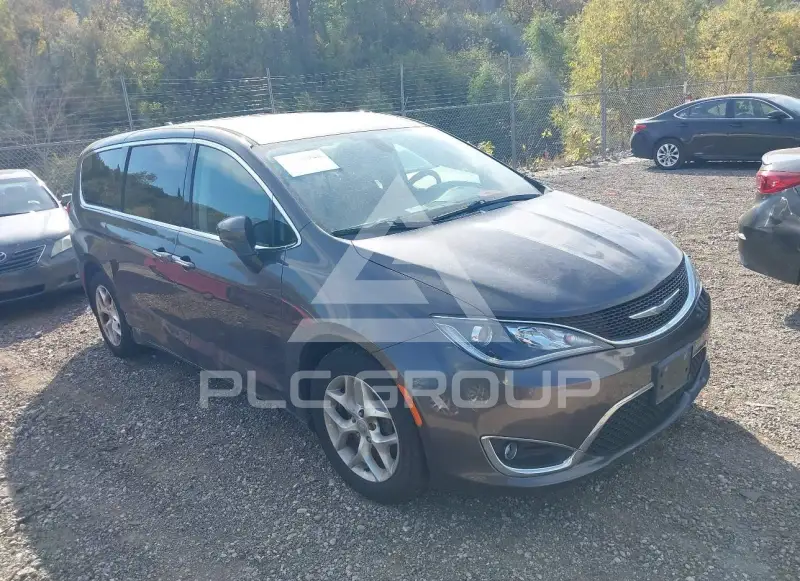 2017 Chrysler PACIFICA photo