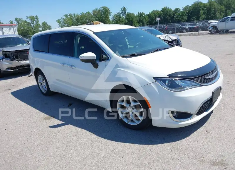 2017 Chrysler PACIFICA photo