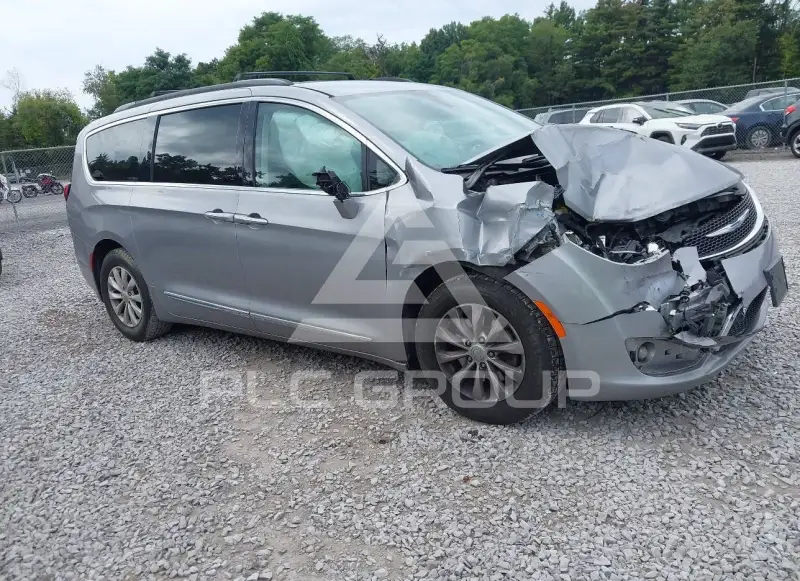 2017 Chrysler PACIFICA photo