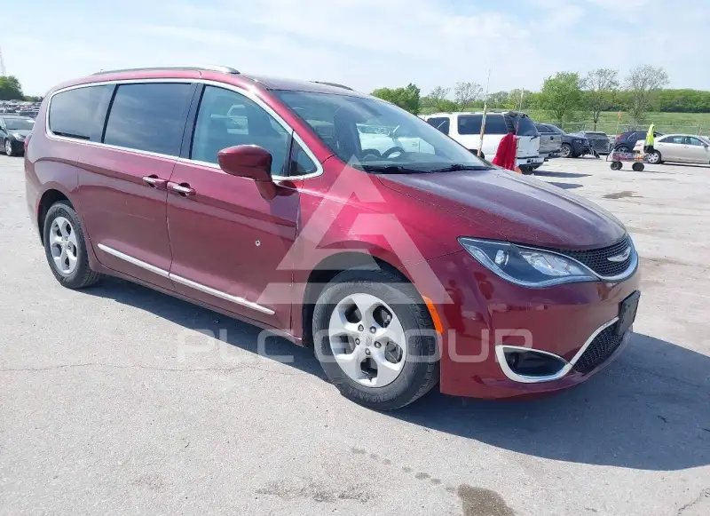 2017 Chrysler PACIFICA photo