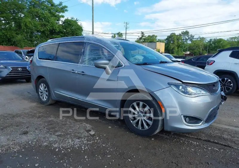 2017 Chrysler PACIFICA photo
