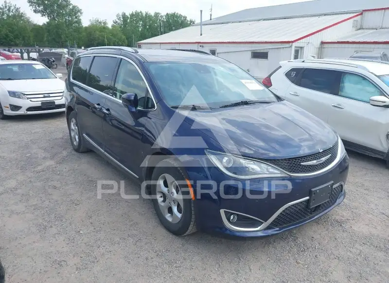 2017 Chrysler PACIFICA photo
