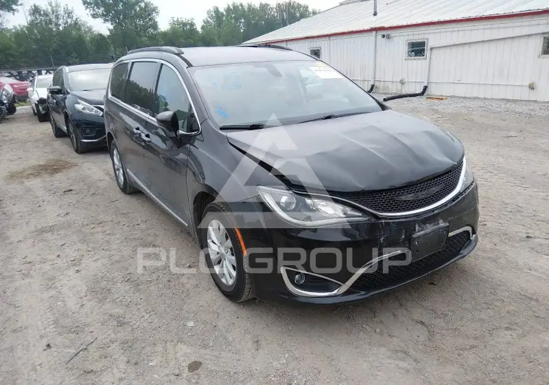 2017 Chrysler PACIFICA photo