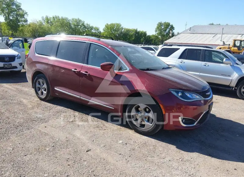2017 Chrysler PACIFICA photo