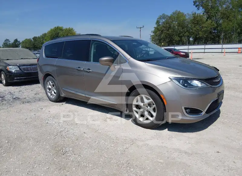 2017 Chrysler PACIFICA photo