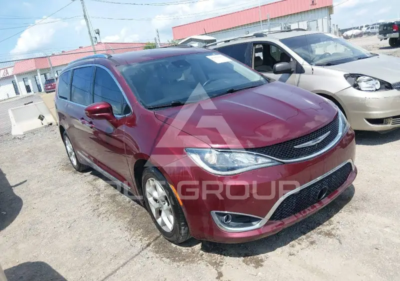 2017 Chrysler PACIFICA photo