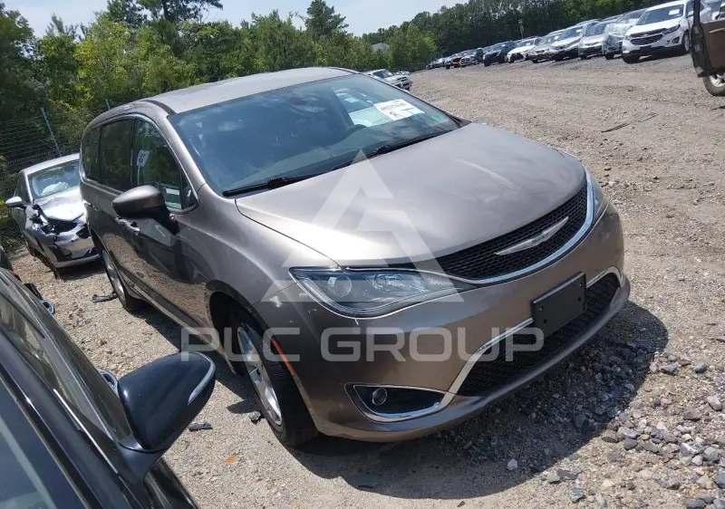 2017 Chrysler PACIFICA photo