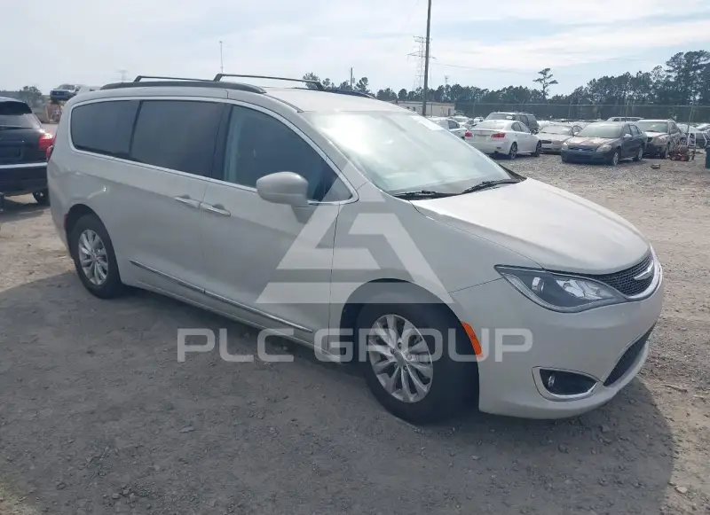 2017 Chrysler PACIFICA photo
