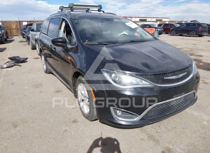 2017 Chrysler PACIFICA photo