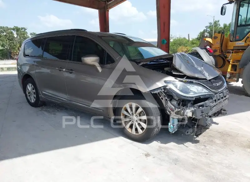 2017 Chrysler PACIFICA photo