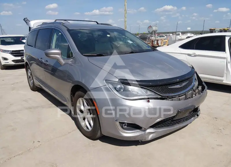 2017 Chrysler PACIFICA photo