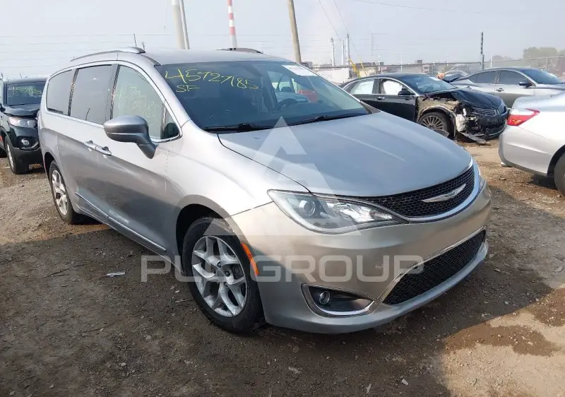 2017 Chrysler PACIFICA photo