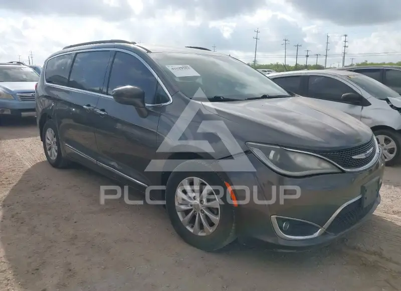 2017 Chrysler PACIFICA photo