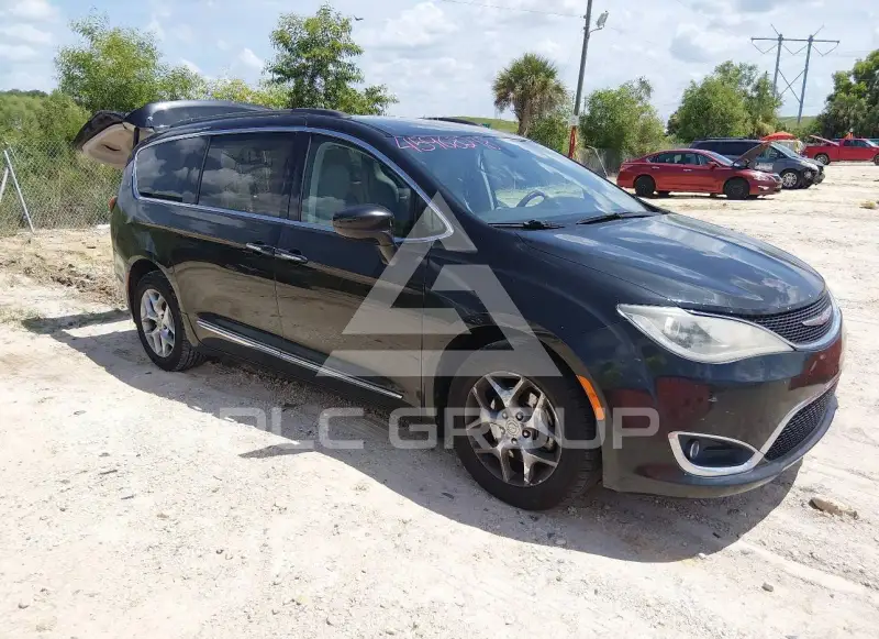 2017 Chrysler PACIFICA photo