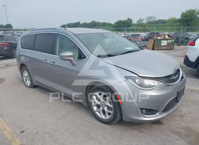 2017 Chrysler PACIFICA photo