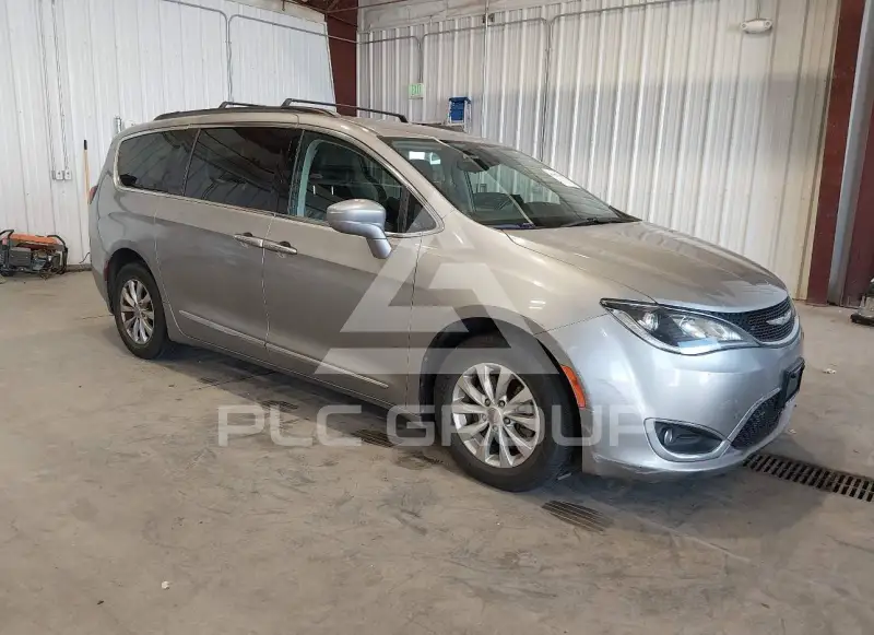 2017 Chrysler PACIFICA photo