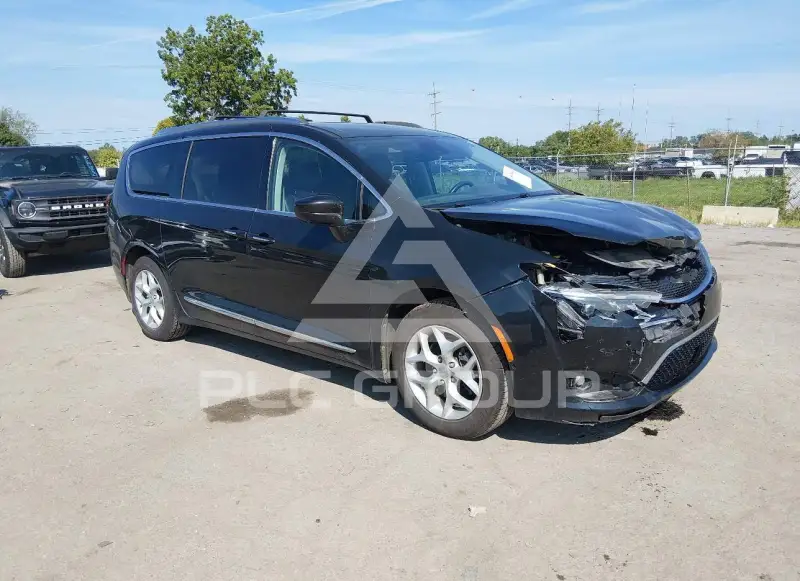2017 Chrysler PACIFICA photo