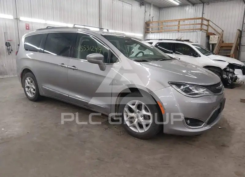 2017 Chrysler PACIFICA photo