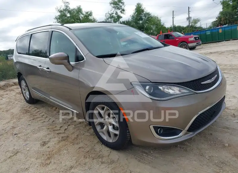 2017 Chrysler PACIFICA photo